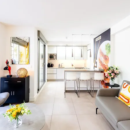 Luxurious Two Bed 公寓