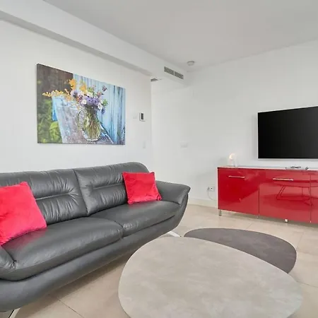 Luxurious Two Bed شقة *